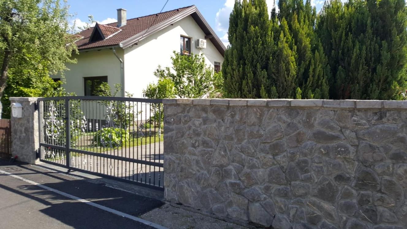 Apartman "Em" Bihać Buitenkant foto
