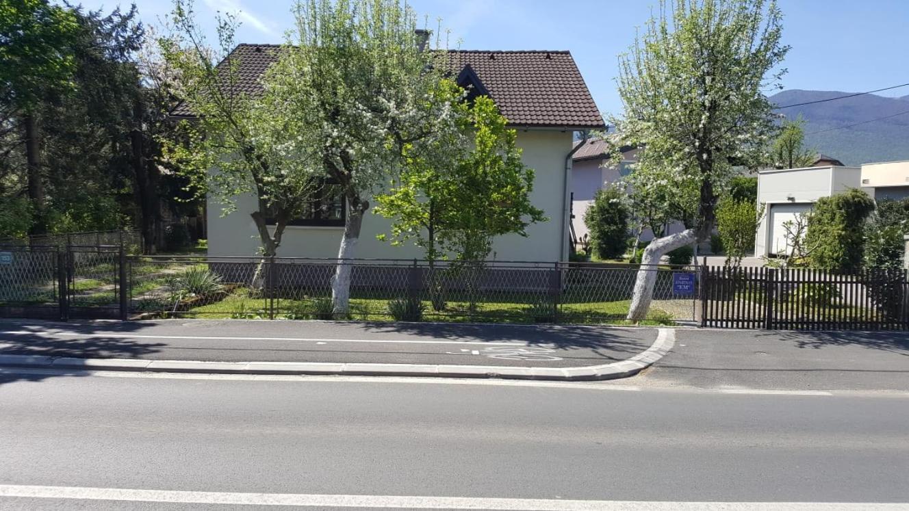 Apartman "Em" Bihać Buitenkant foto
