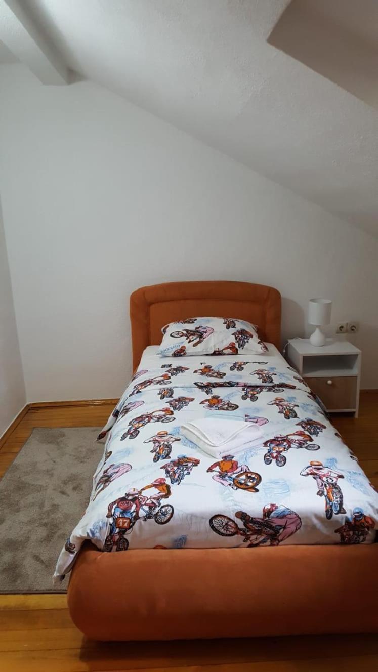Apartman "Em" Bihać Buitenkant foto