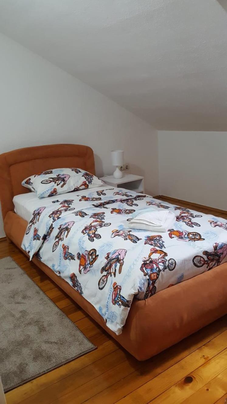 Apartman "Em" Bihać Buitenkant foto